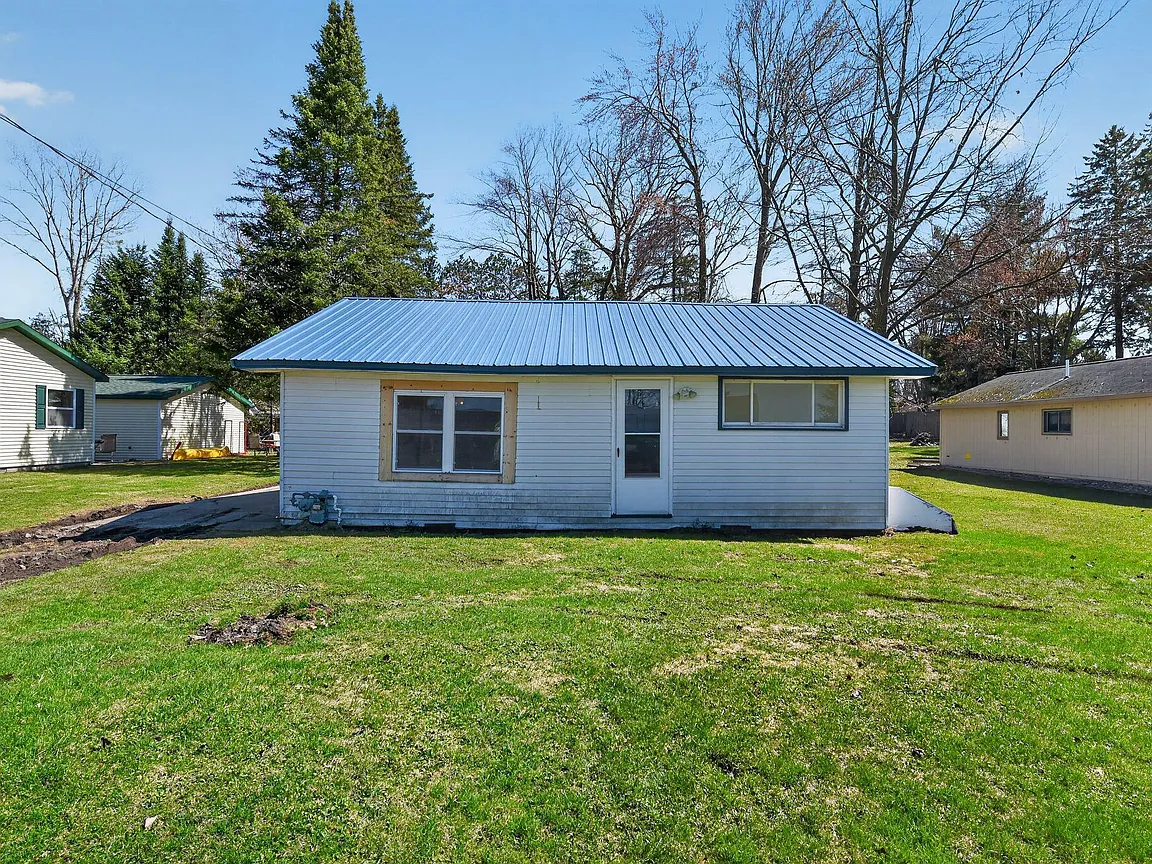 344 S. Sleeper Dr. Lincoln, Michigan